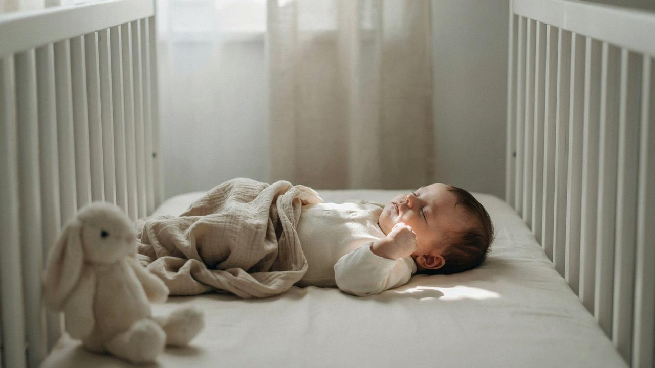 Baby sleeping with mouth open, a common sign of mouth breathing in infants