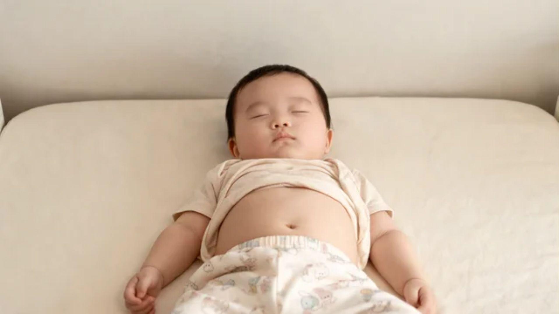 Infant lying on their back with the chest and abdomen visible